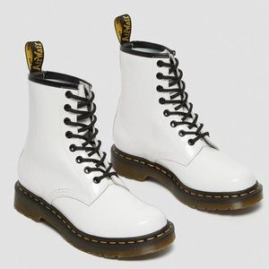 Dr. Martens 1460 WOMEN'S PATENT LEATHER LACE UP BOOTS - Like New Size 8